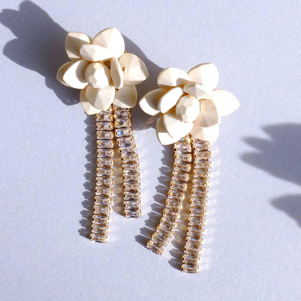 Chandelier Retro Zircons Classic Water Drop Earrings with Linen Cream Hand-Sewn Lily Flower